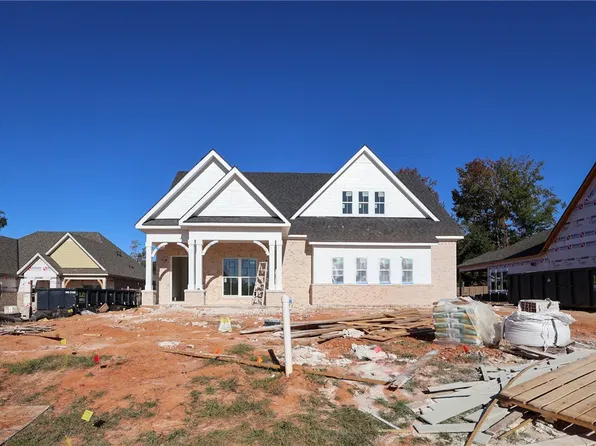 1959 Long Leaf Ln, Opelika, AL 36801