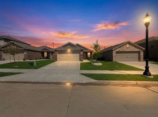 14033 Earlham St, Pilot Point, TX 76258