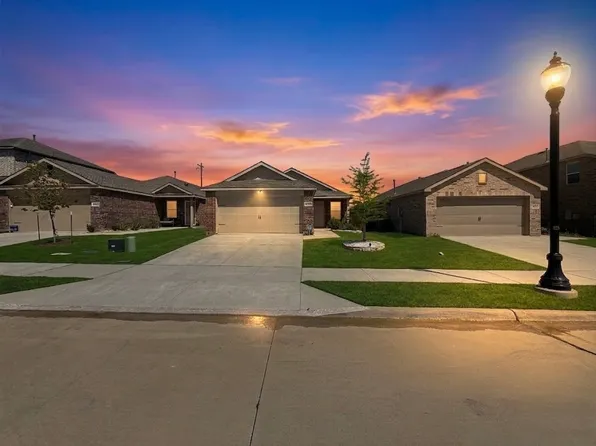 14033 Earlham St, Pilot Point, TX 76258