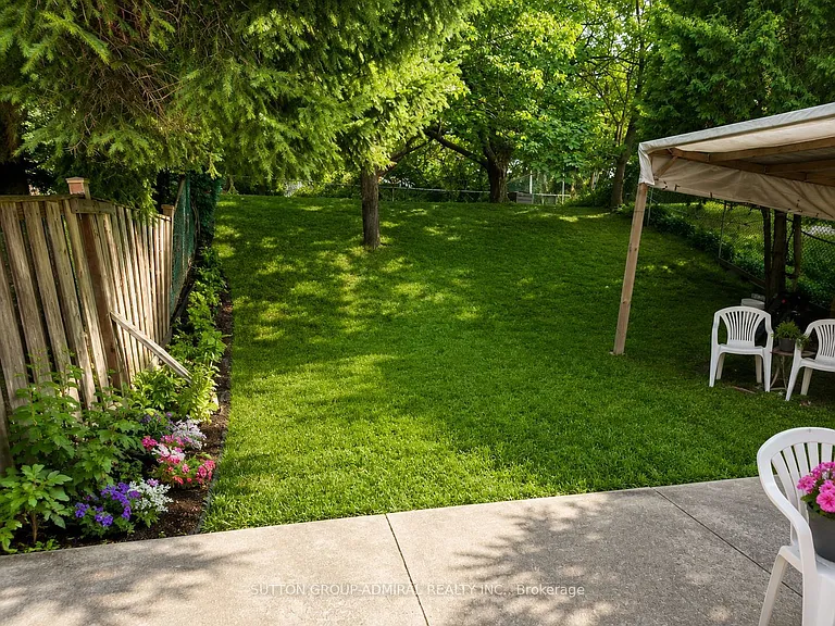 49 Cog Hill Dr #WALKOUT — Photo 1