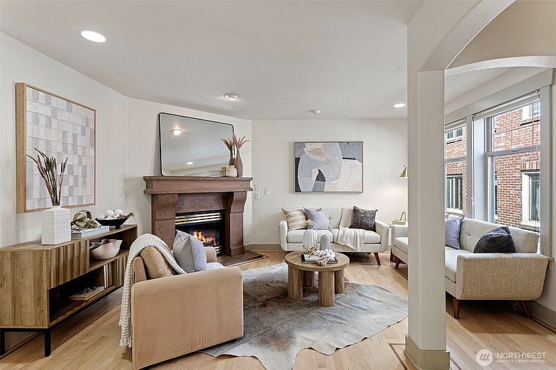 3rd image of 4423 Phinney Avenue N #F