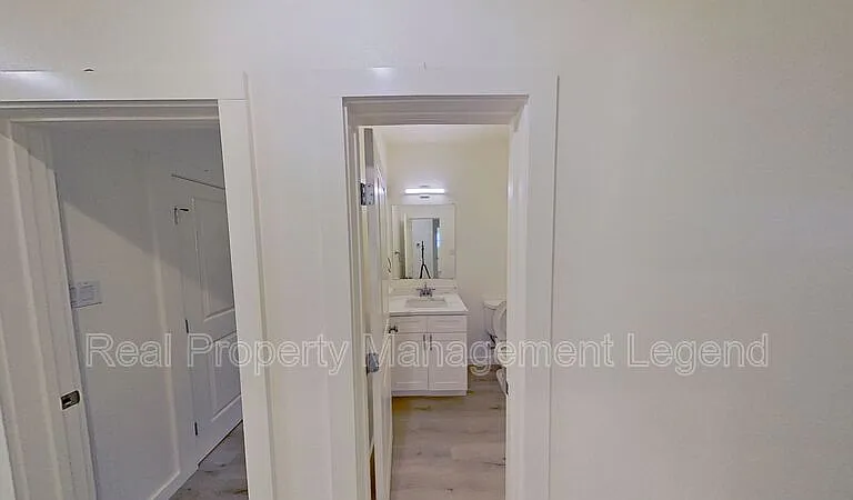 1009 Dubois St — Photo 14