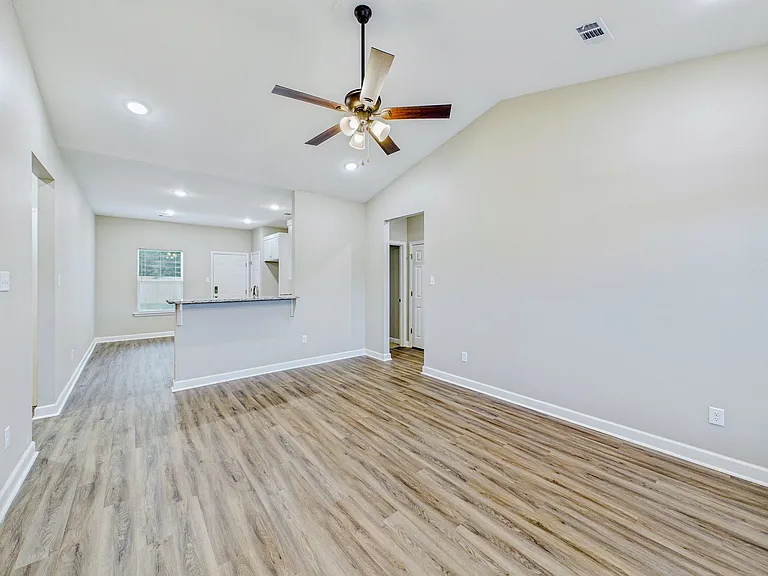 306 Redbud Ct — Photo 11