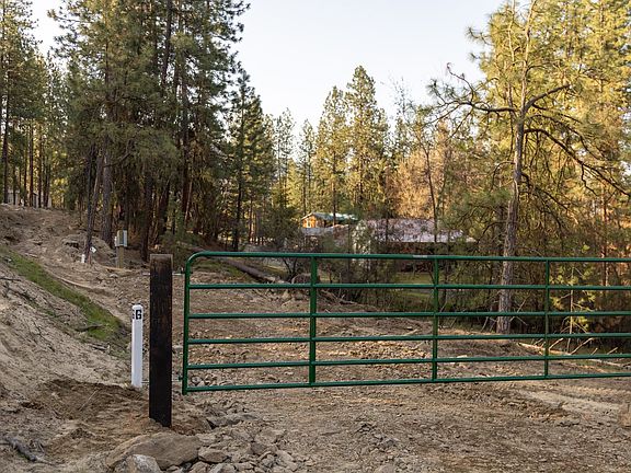 3rd image of 1477L College Ln