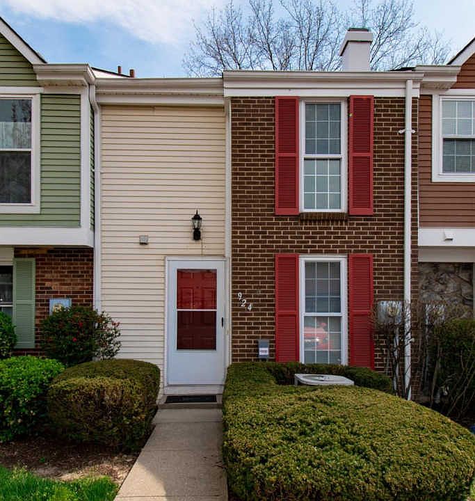 1st image of 924 Woodlyn Dr N