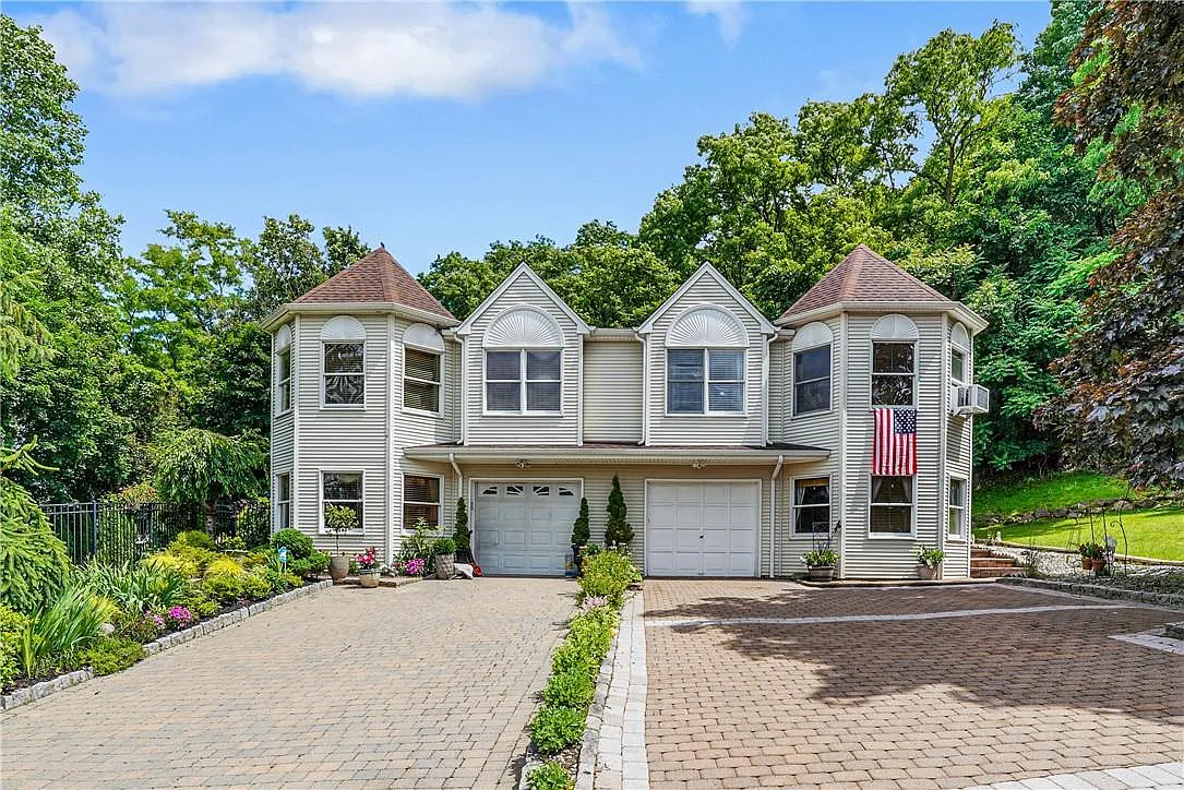 72 Hillside Avenue photo 1