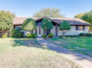 923 Sundown Ln, Desoto, TX 75115