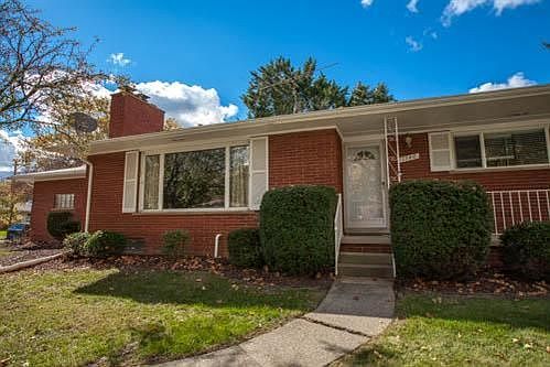 3rd image of 1740 Covington Dr