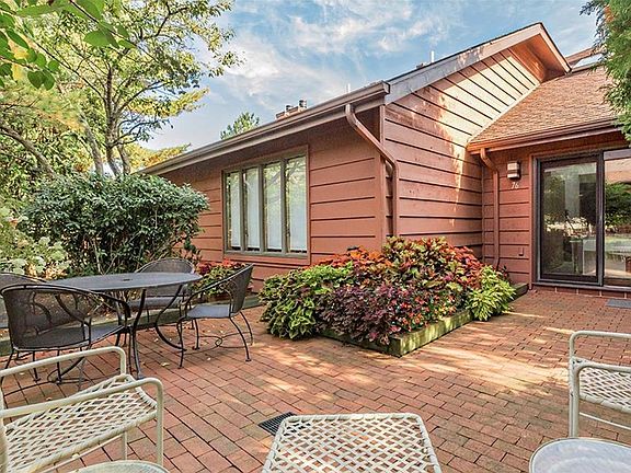 3rd image of 25876 Fairmount Blvd