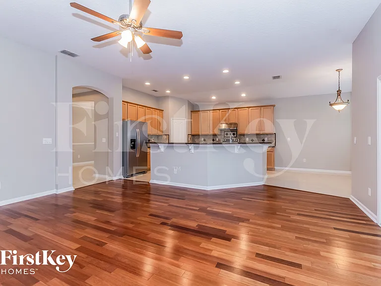 2970 Thorncrest Dr — Photo 2