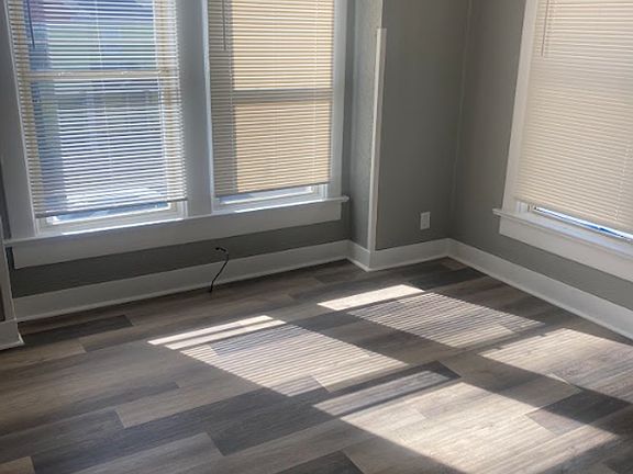 4th image of 3225-3227 E 3rd St #3225B