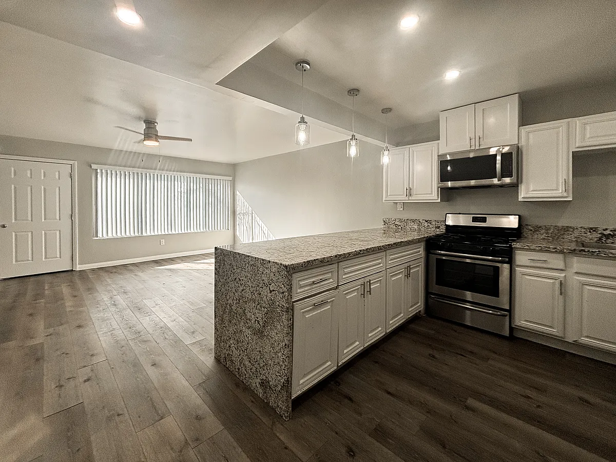 Building Photo - 1298 N Cuyamaca St #4