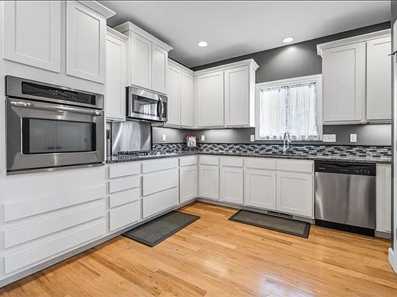 3rd image of 338 Headwaters Dr
