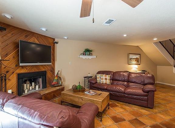 2nd image of 410 Horseshoe Bay Blvd
