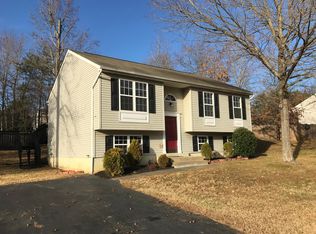 16 Donna Dale Dr, Fredericksburg, VA 22405