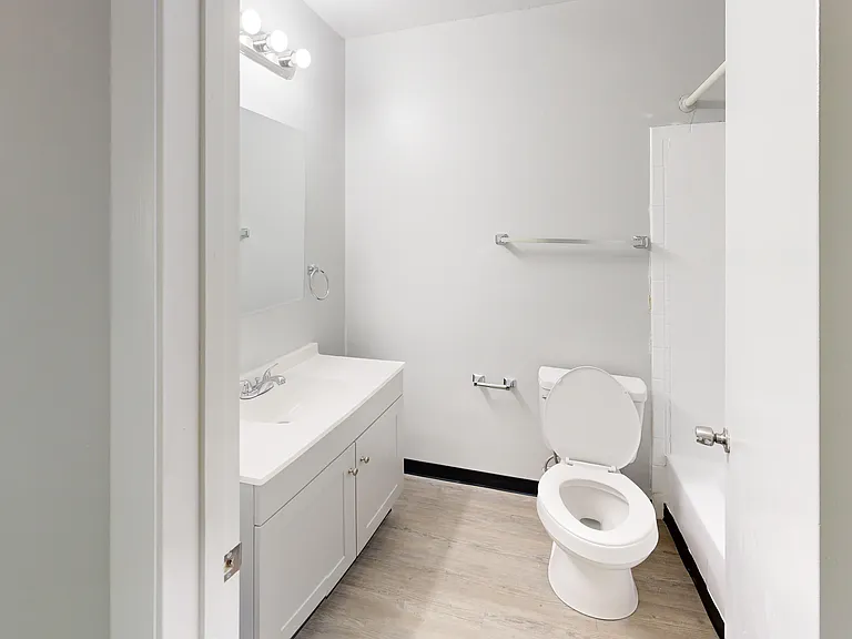 Fountainview East Apartments — Photo 13