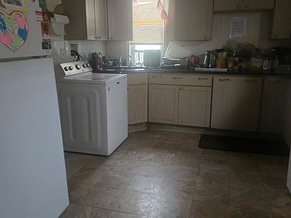 4th image of 355 Medford St #1