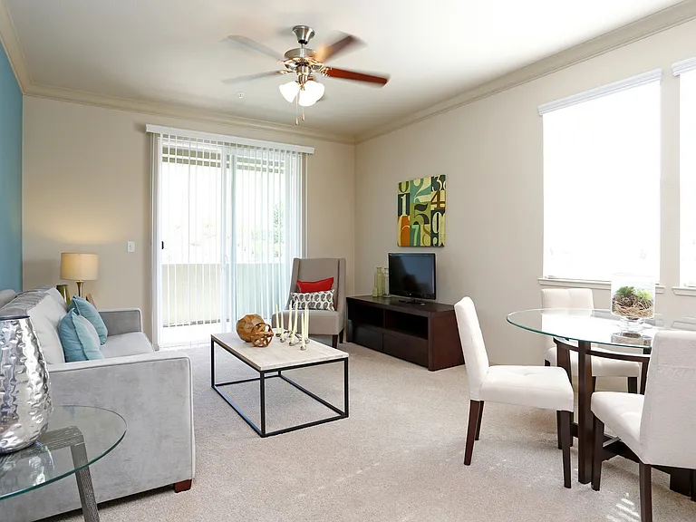 Highlands Point Apartments — Photo 15