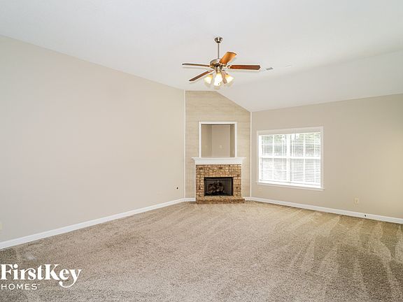 3rd image of 8917 Versilia Ave