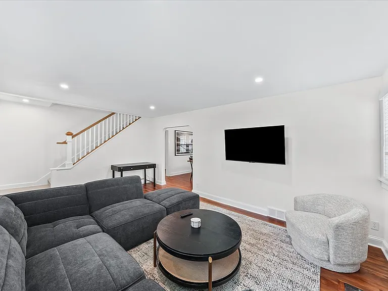 8 Stanton Ave — Photo 17