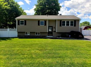 2802 Heather Ave, Medford, NY 11763