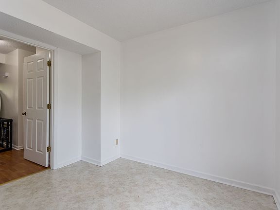 3rd image of 1101 Mountain View Dr