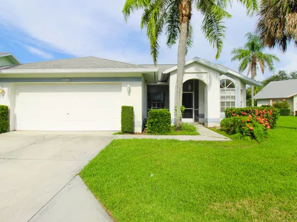 10201 Regent Cir, Naples, FL 34109