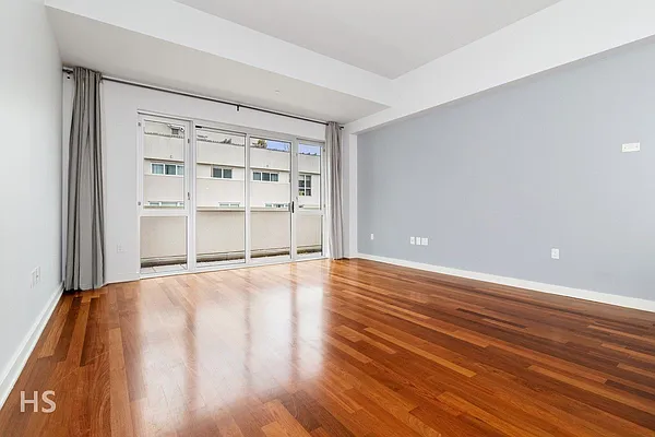 Sold by R New York | media 12