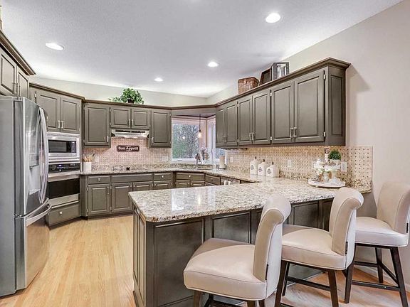 5th image of 546 Majestic Oaks Ct