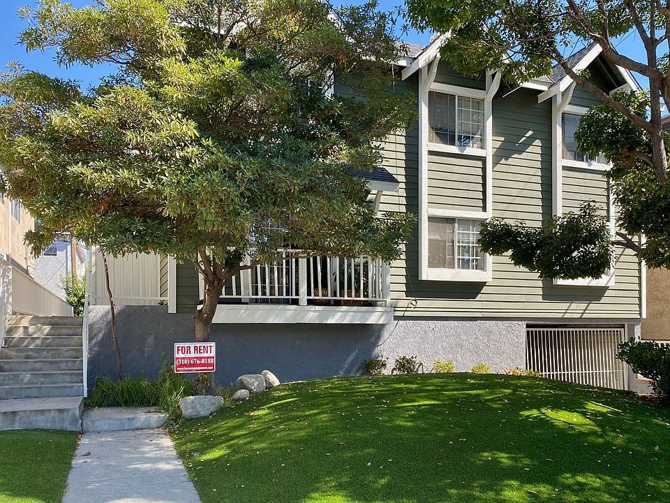 1st image of 3666 Clarington Ave #201