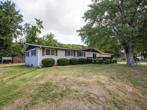 5424 Sand Lake Lane, Cassville, WI 53806