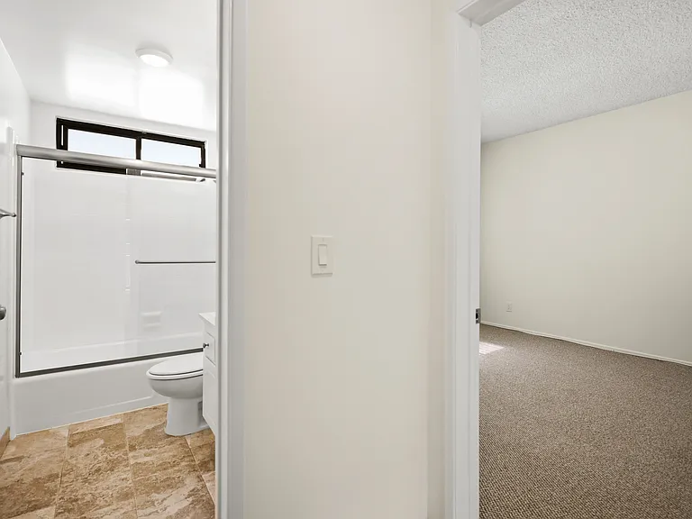1252 Granville Ave #6 — Photo 10