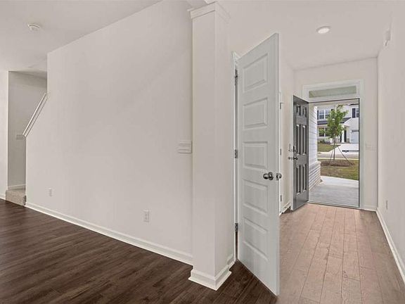 2nd image of 302 Friendship Oak Way