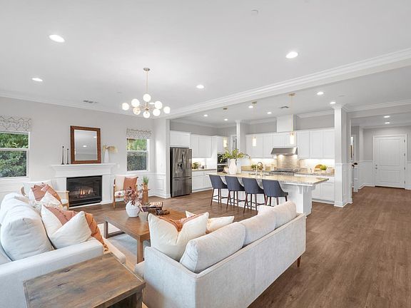 3rd image of 717 Juliann Way