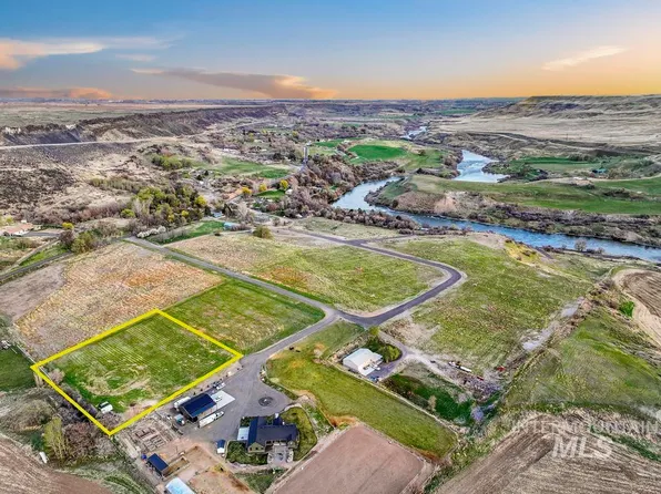 708 River Rd, Bliss, ID 83314