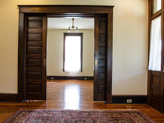 5th image of 2330 Woodbine Ave