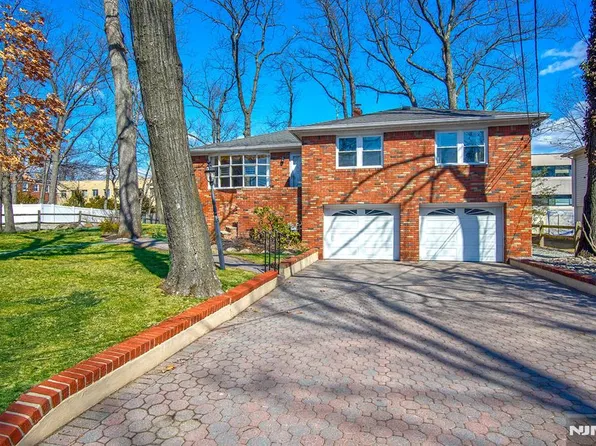 53 Dillingham Pl, Englewood Cliffs, NJ 07632