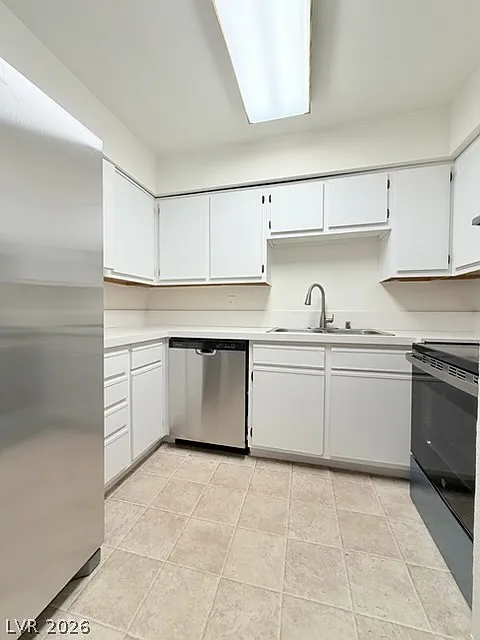 1 bed, 1.0 bath, 704 sqft, $1,050 — Photo 2
