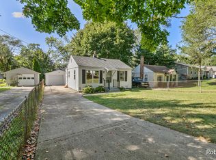 1717 Hanchett Ave NW, Grand Rapids, MI