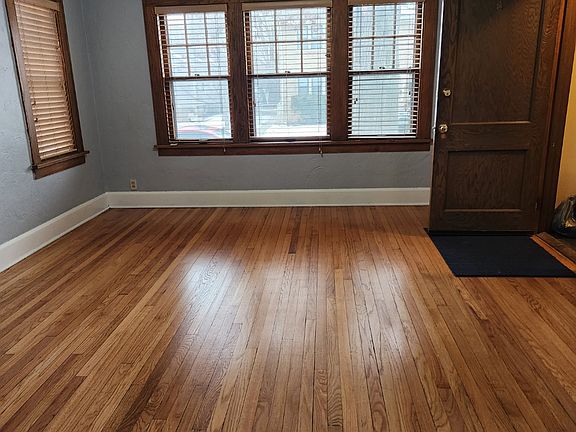 3rd image of 922 17th St #1