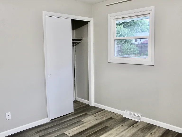 1907 W Austin Dr — Photo 13