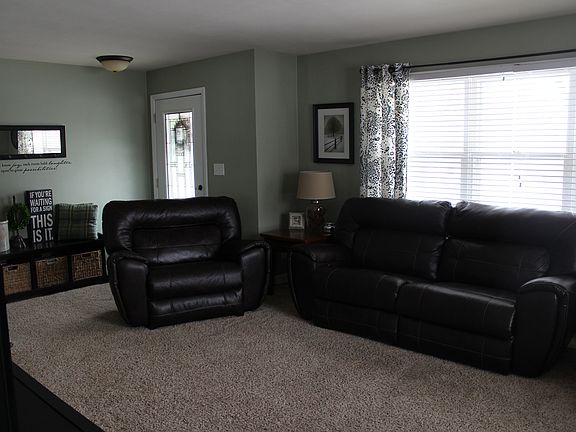 Spacious, bright living room