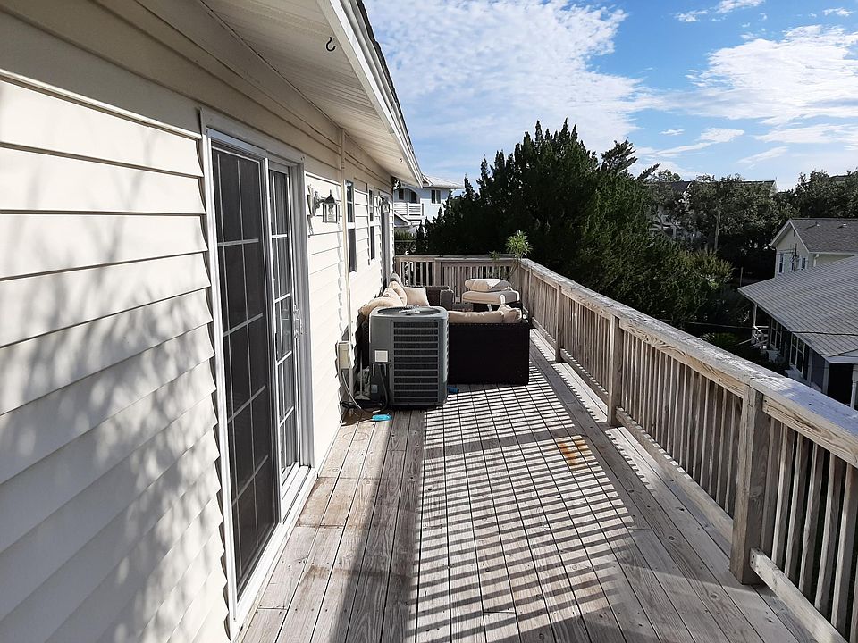 2nd image of 18 Myrtle Ct #1