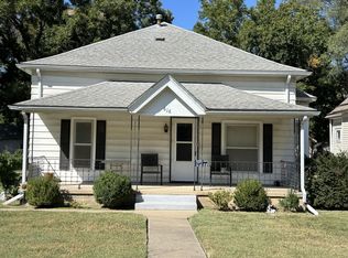 616 E 9th Ave, Winfield, KS 67156