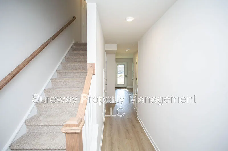 Building Photo - 8 Foxwood Dr
