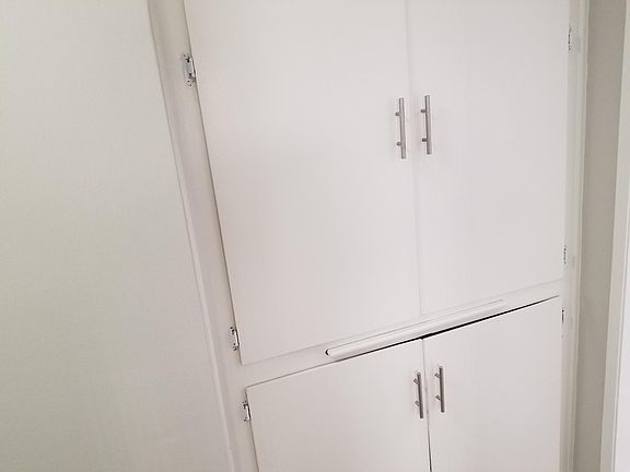 2nd image of 11230 Moorpark St #118