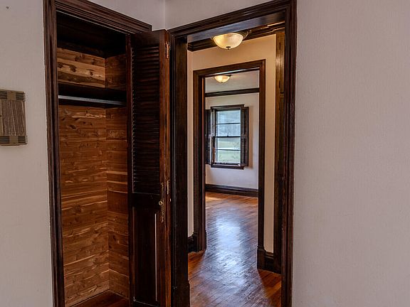 5th image of 631 W South Street