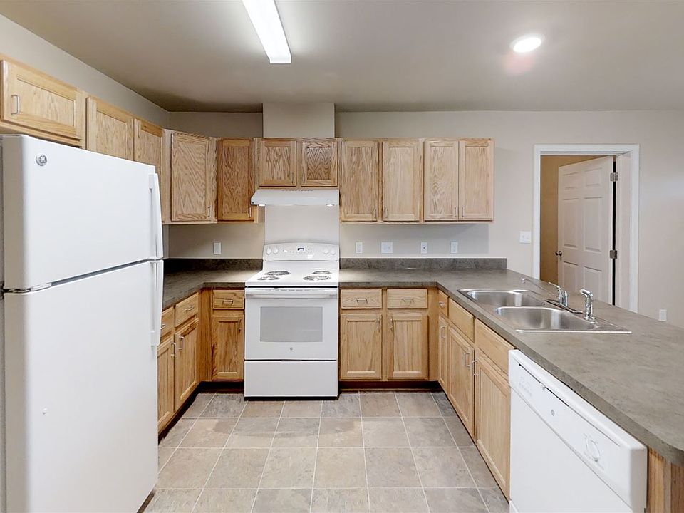 8289-Grandmont-Ph5-3-BR-Kitchen