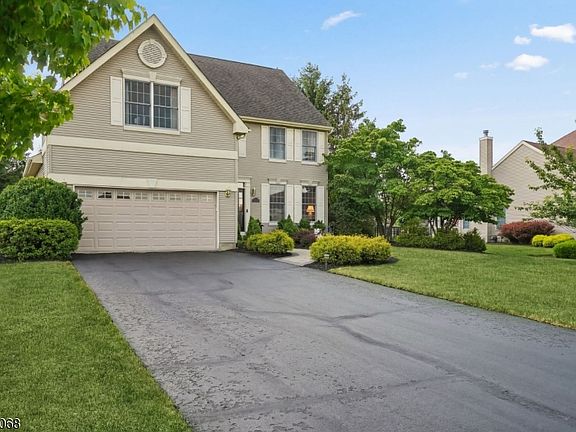 3rd image of 62 Blue Grass Blvd