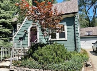 126 Mapleton Rd, Grosse Pointe Farms, MI 48236